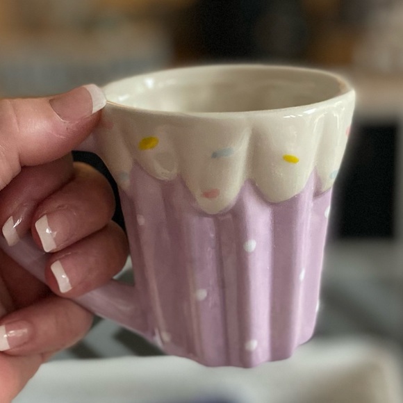 Cutest Cup Cake Tea Cup with Lid - Picture 2 of 6